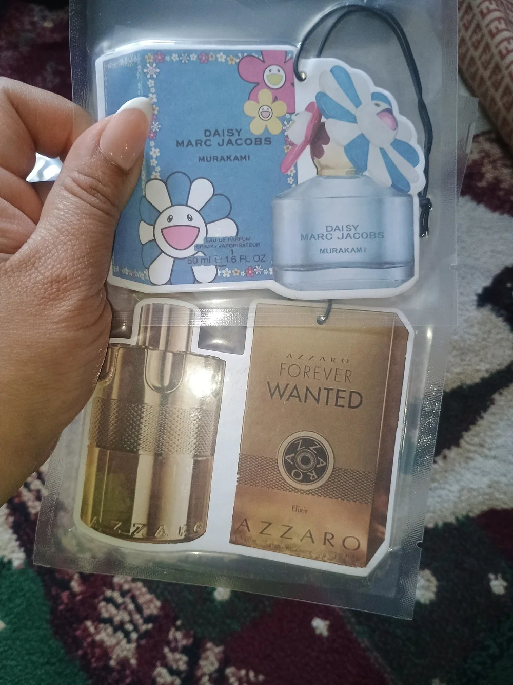 Marc Jacobs Daisy Murakami Air Freshener Set in Blue & White with Gold Accents - Picture 2 of 3